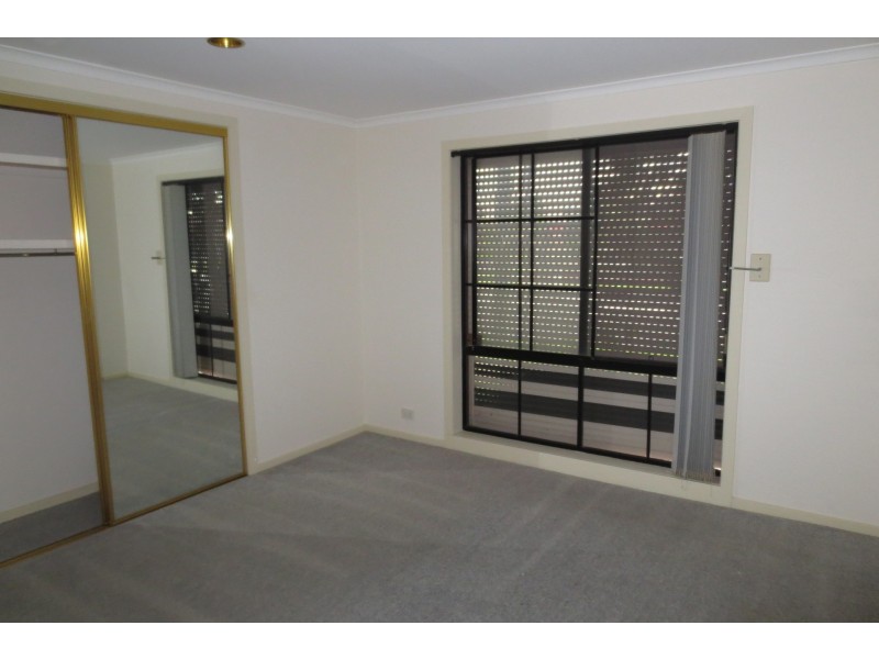 2/24 Newham Way, Altona Meadows VIC 3028