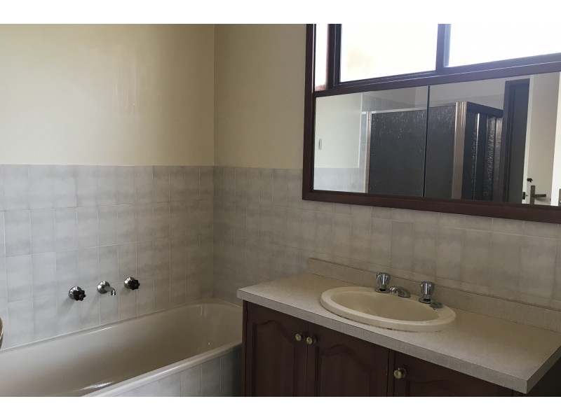 1/124 Blackshaws Road, South Kingsville VIC 3015