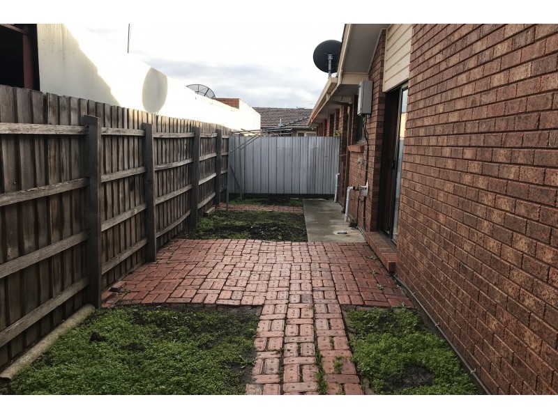 1/124 Blackshaws Road, South Kingsville VIC 3015