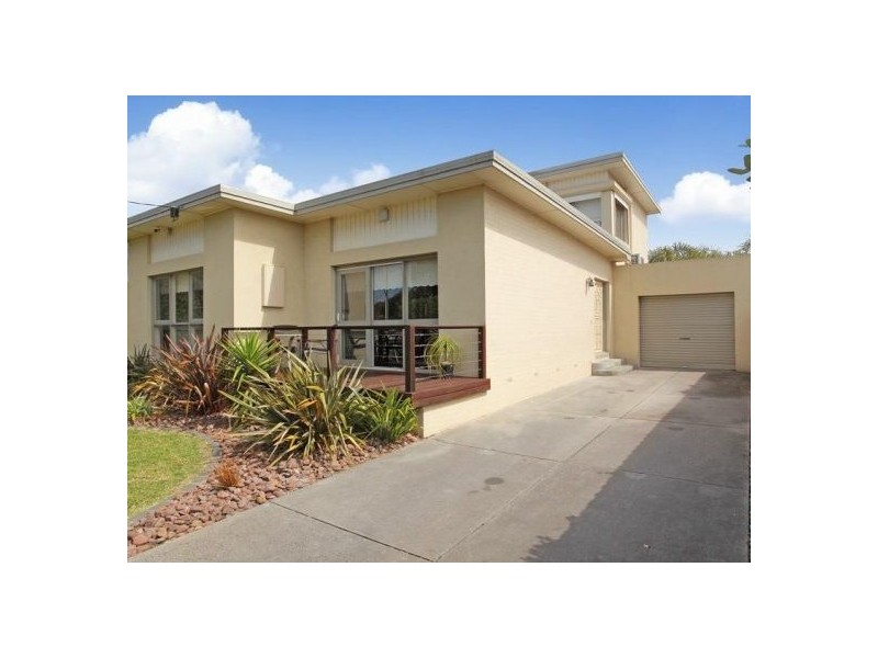 15 Myrtle Grove, Altona VIC 3018