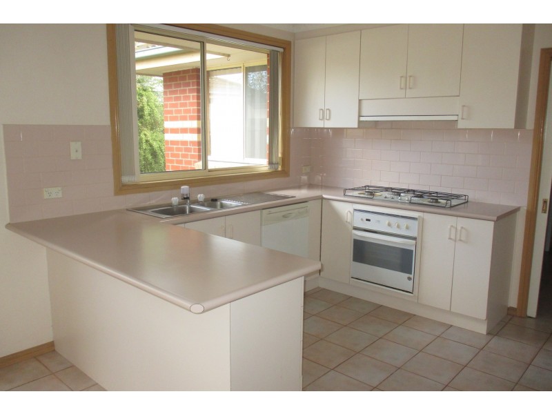 1/106 Civic Parade, Altona VIC 3018