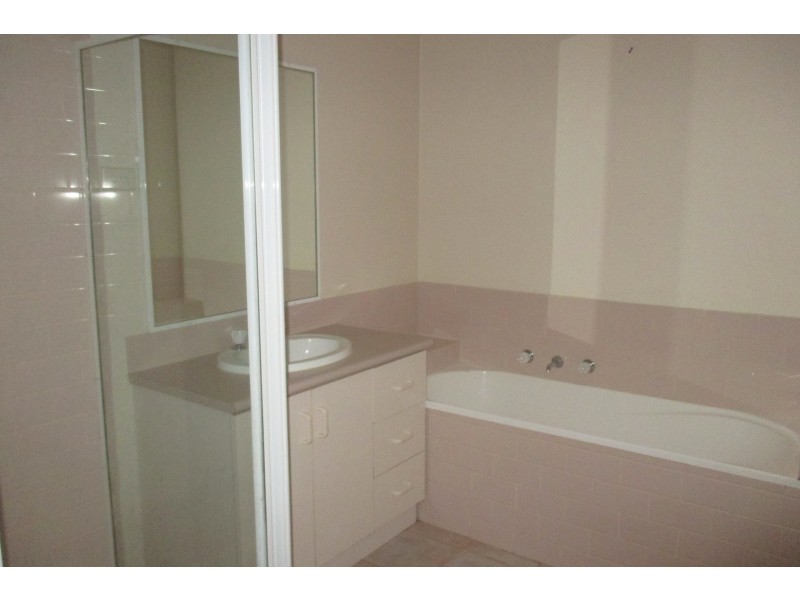 1/106 Civic Parade, Altona VIC 3018