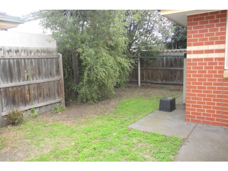 1/106 Civic Parade, Altona VIC 3018