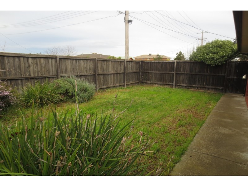 2/25 MacNeil Drive, Altona Meadows VIC 3028