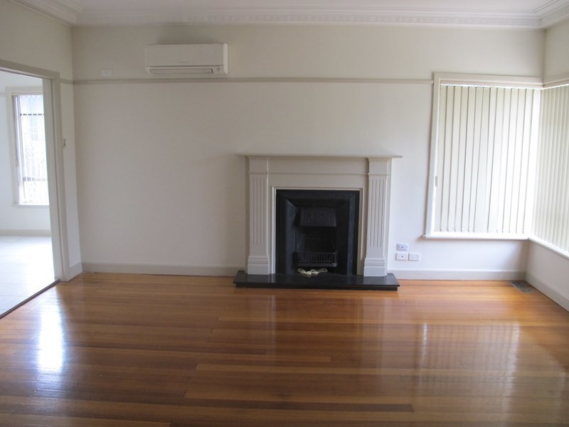 16 Viola Avenue, Brooklyn VIC 3012