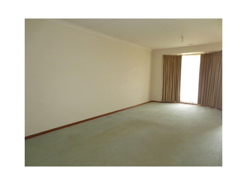 2 Russell Court, Altona Meadows VIC 3028