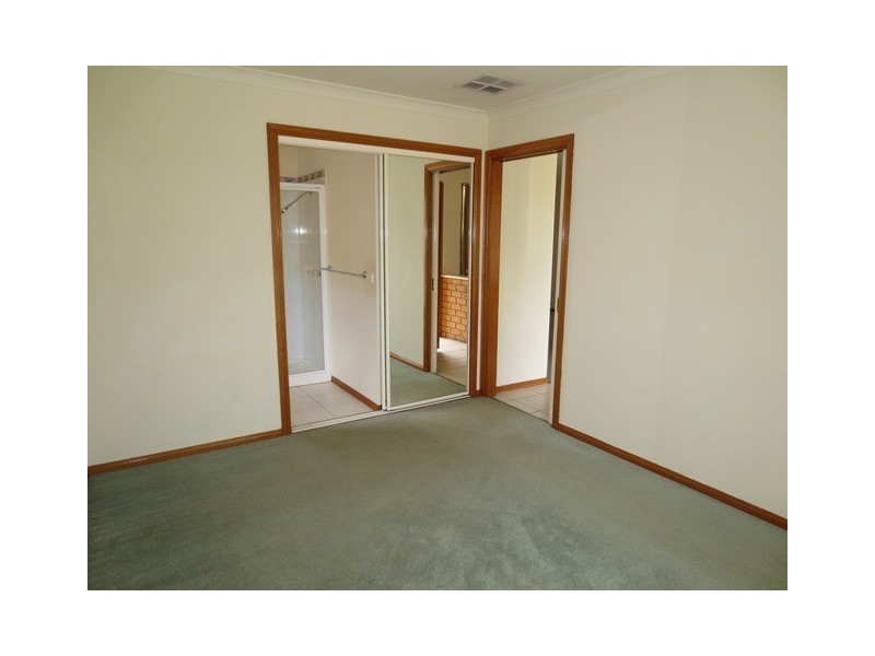 2 Russell Court, Altona Meadows VIC 3028