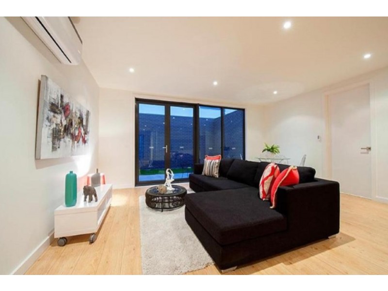 21D Upton Street, Altona VIC 3018