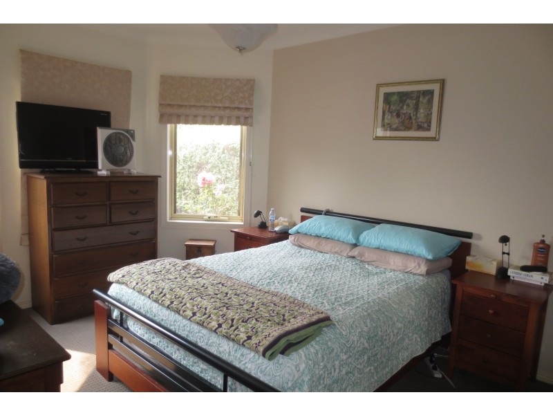 15 Mcintyre Drive, Altona VIC 3018