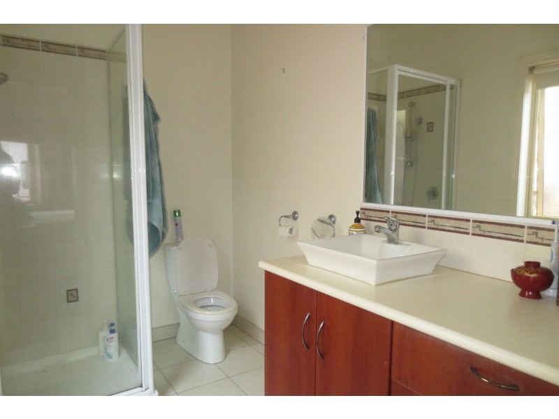 15 Mcintyre Drive, Altona VIC 3018