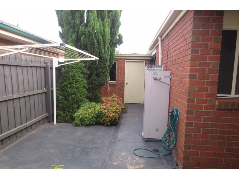 24 Lan Avenue, Altona Meadows VIC 3028