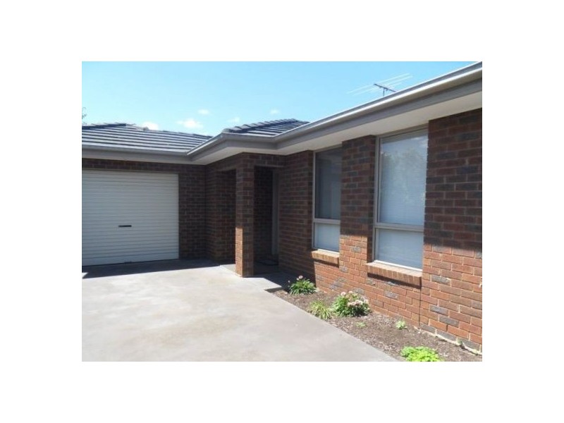 2/181 Civic Parade, Altona VIC 3018