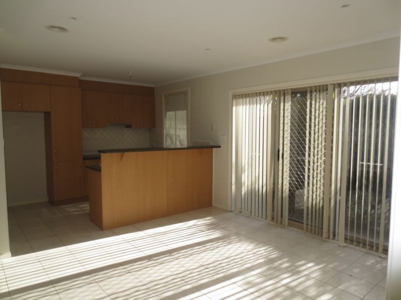 2/181 Civic Parade, Altona VIC 3018