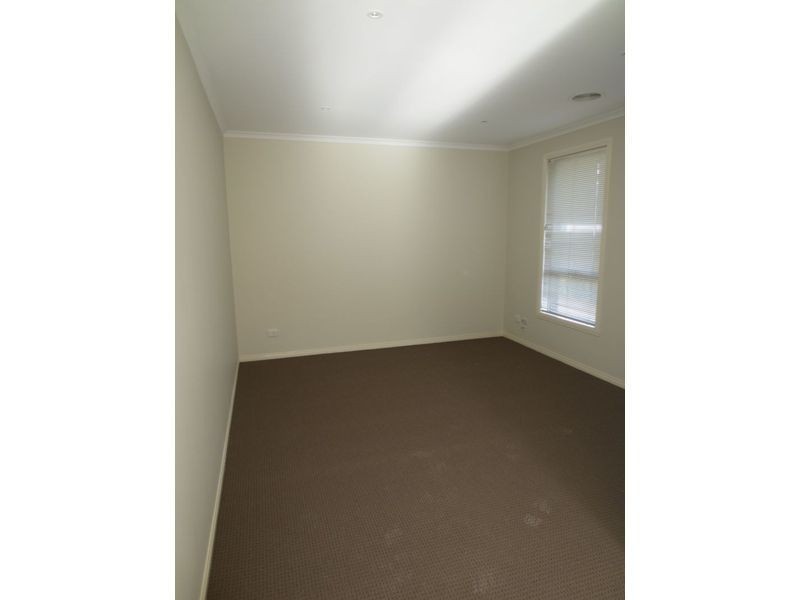 2/181 Civic Parade, Altona VIC 3018