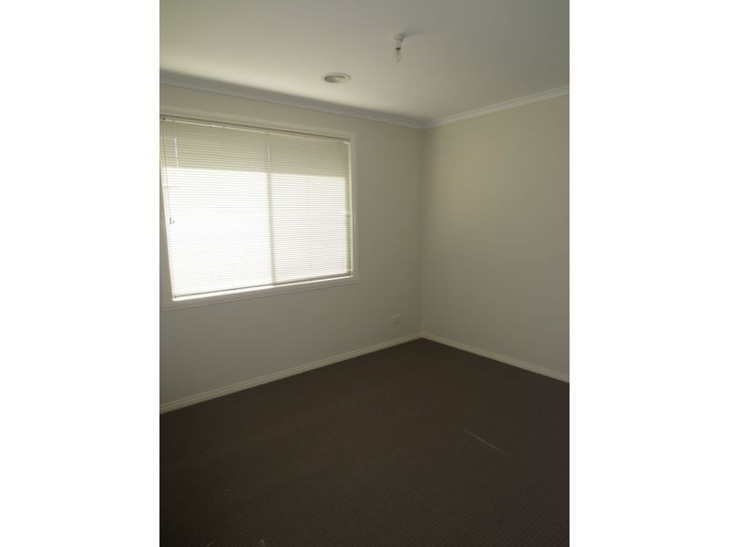 2/181 Civic Parade, Altona VIC 3018