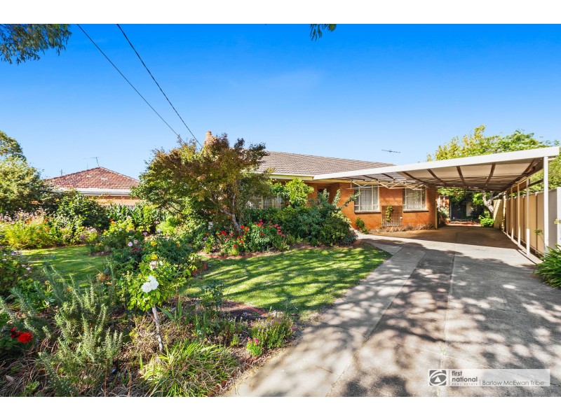 27 Dove Avenue, Altona VIC 3018