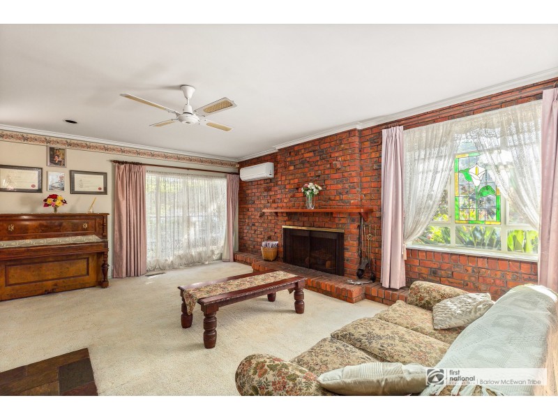 27 Dove Avenue, Altona VIC 3018