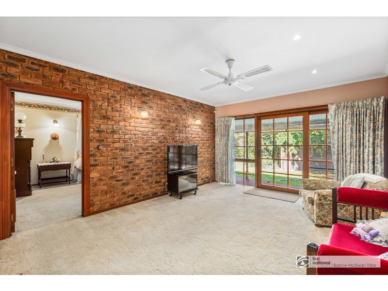 27 Dove Avenue, Altona VIC 3018