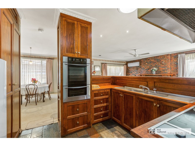 27 Dove Avenue, Altona VIC 3018