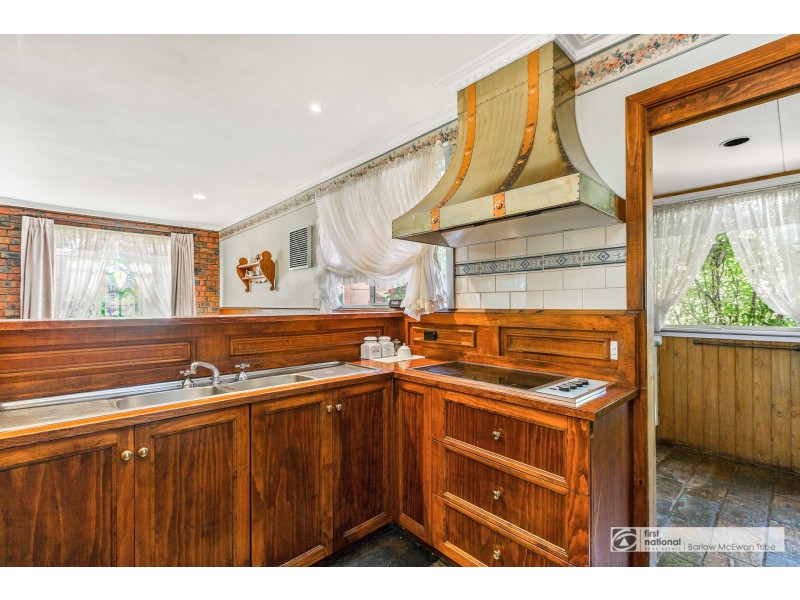 27 Dove Avenue, Altona VIC 3018