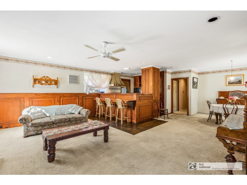 27 Dove Avenue, Altona VIC 3018