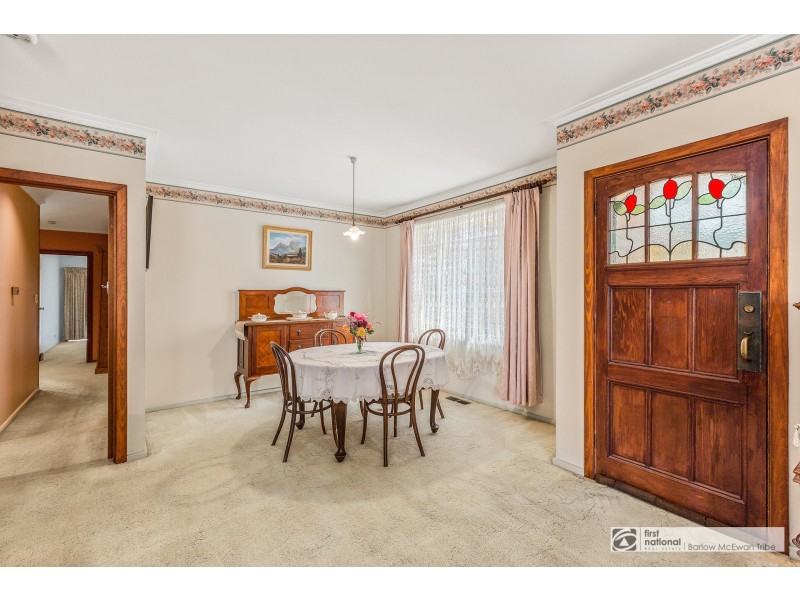 27 Dove Avenue, Altona VIC 3018