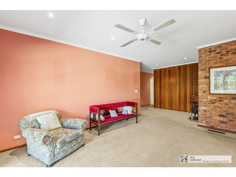 27 Dove Avenue, Altona VIC 3018