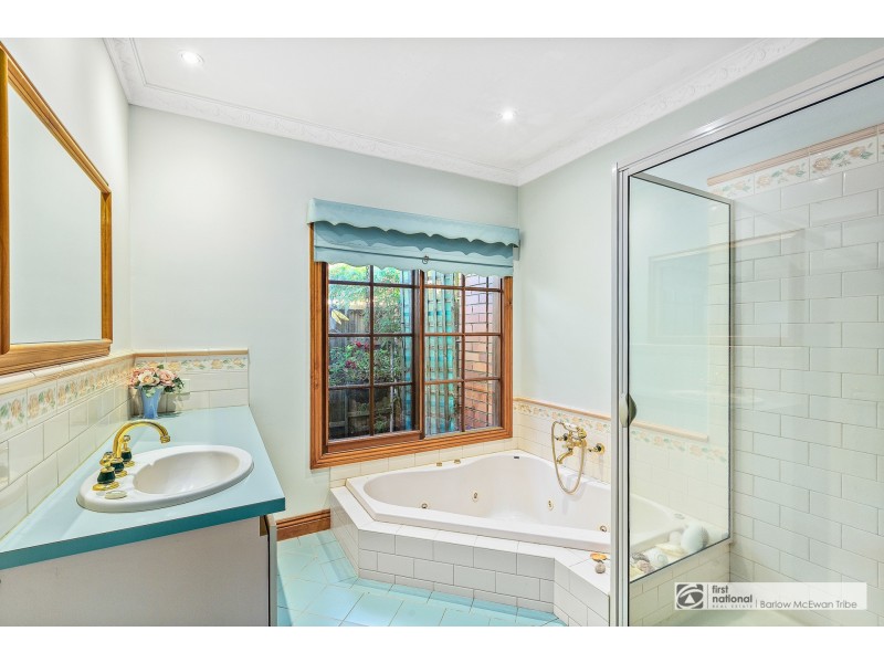 27 Dove Avenue, Altona VIC 3018