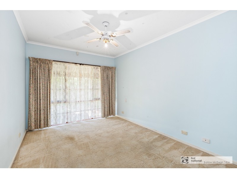 27 Dove Avenue, Altona VIC 3018