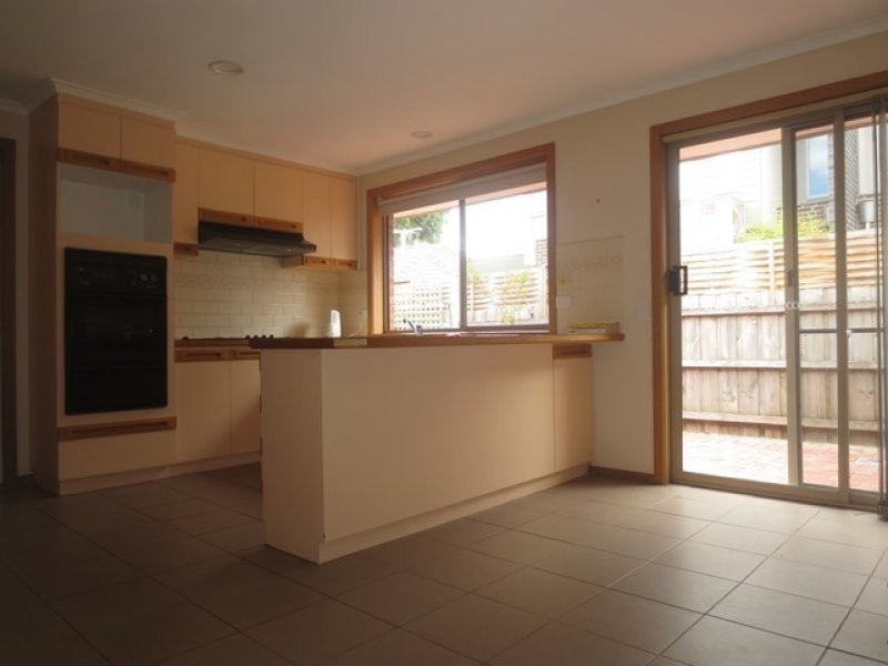 2/19 Romawi Street, Altona VIC 3018