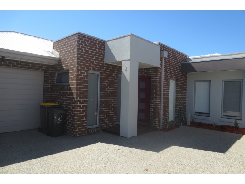 2/4 MacNeil Drive, Altona Meadows VIC 3028