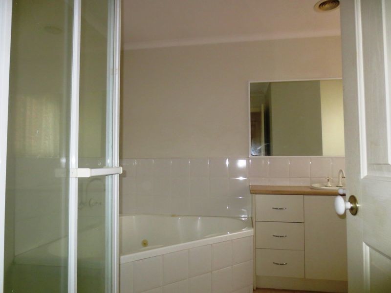 7 The Avenue, Point Cook VIC 3030