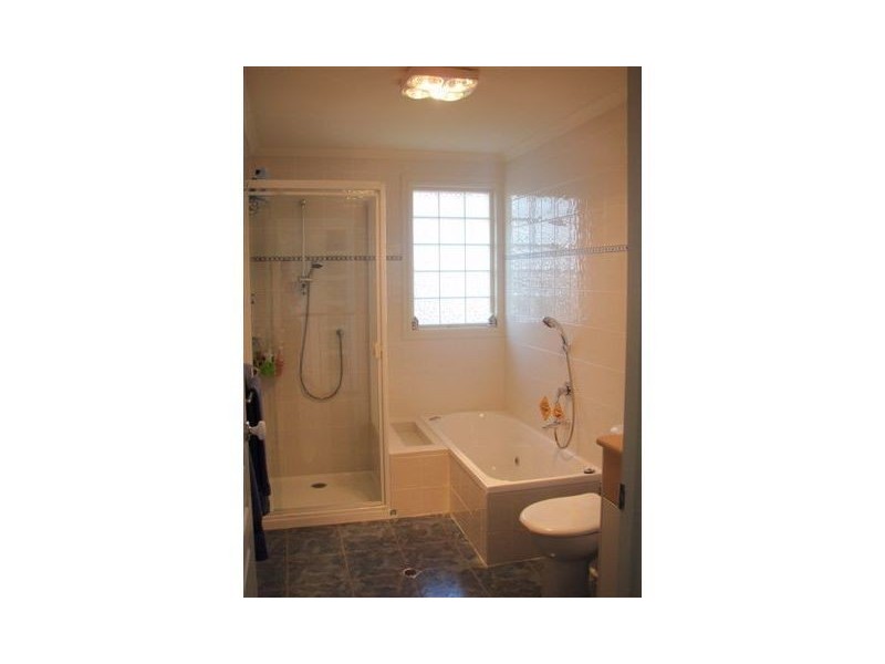 16 Bell Avenue, Altona VIC 3018