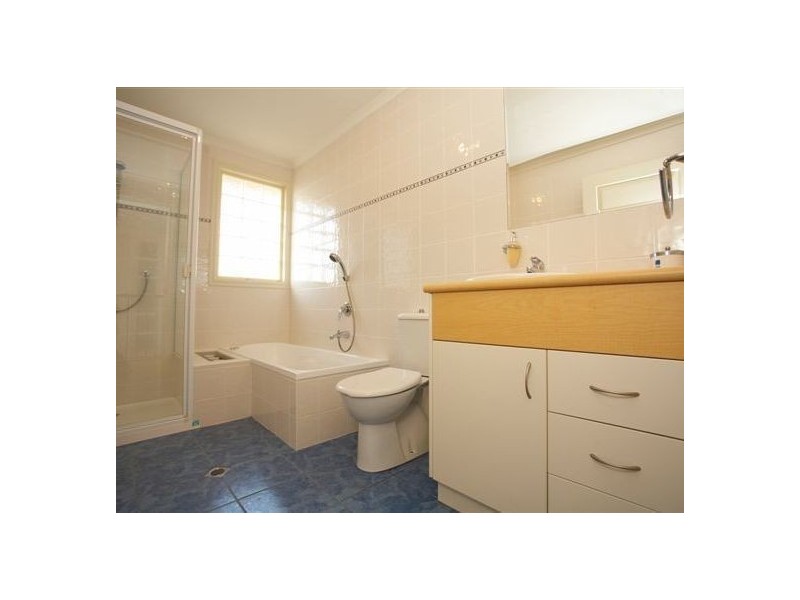 16 Bell Avenue, Altona VIC 3018