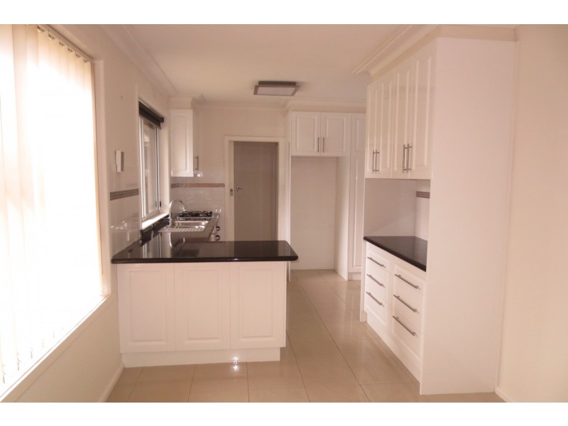 11 Deavey Court, Altona VIC 3018