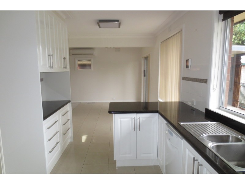 11 Deavey Court, Altona VIC 3018