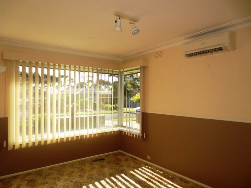 11 Deavey Court, Altona VIC 3018