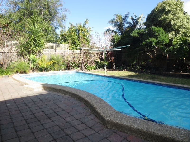 11 Deavey Court, Altona VIC 3018