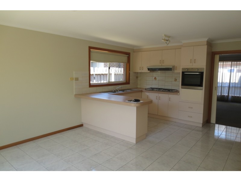 2/179 Civic Parade, Altona VIC 3018