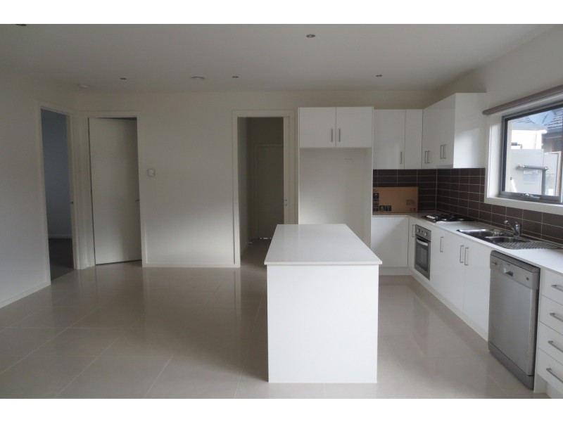 2/180 Civic Parade, Altona VIC 3018