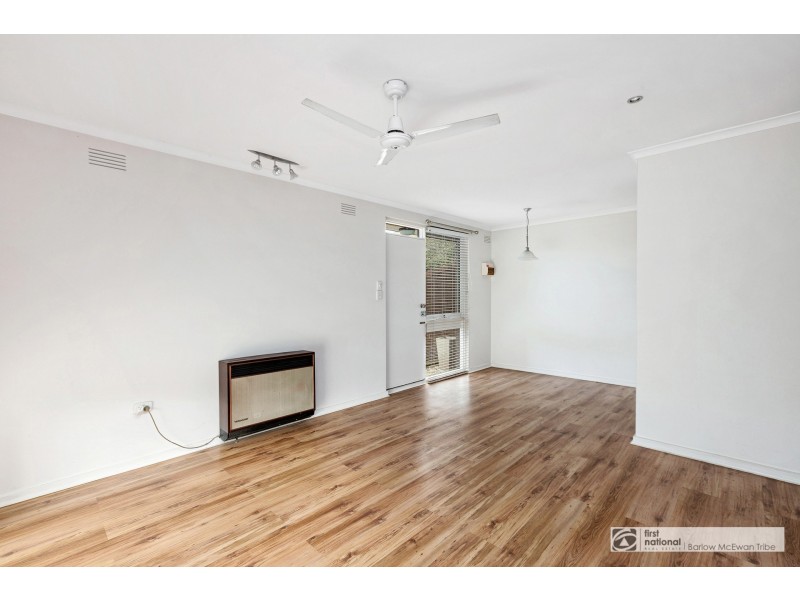 2/261 Civic Parade, Altona VIC 3018