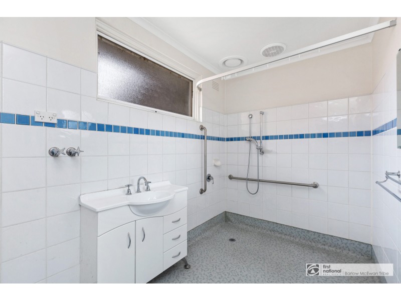 2/261 Civic Parade, Altona VIC 3018