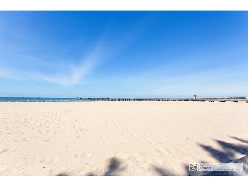 2/261 Civic Parade, Altona VIC 3018