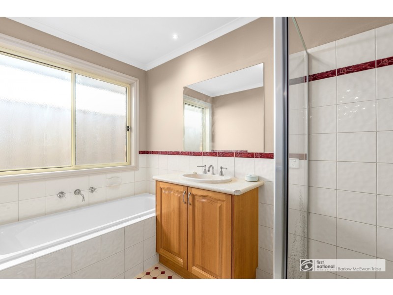 2/25 Bayview Street, Altona VIC 3018