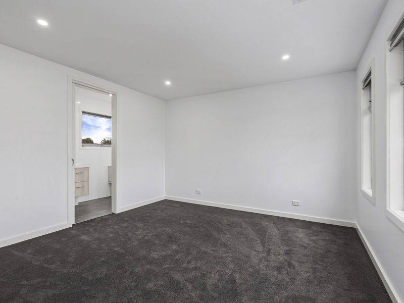 2/14 Lark Street, Altona VIC 3018