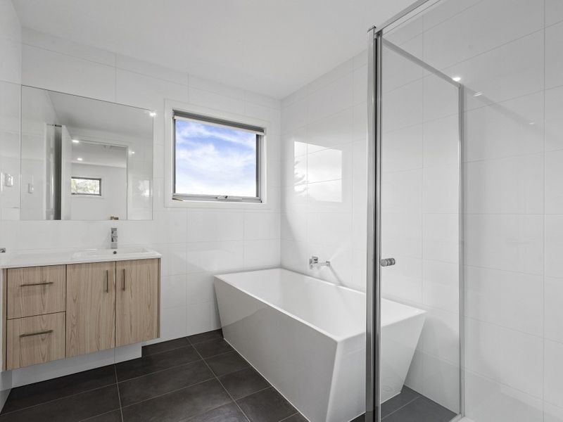 2/14 Lark Street, Altona VIC 3018