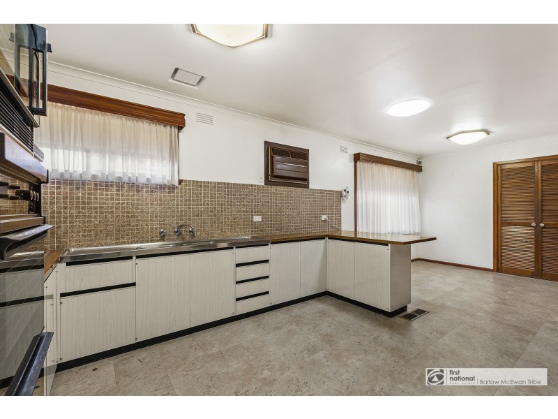 24 Dove Avenue, Altona VIC 3018