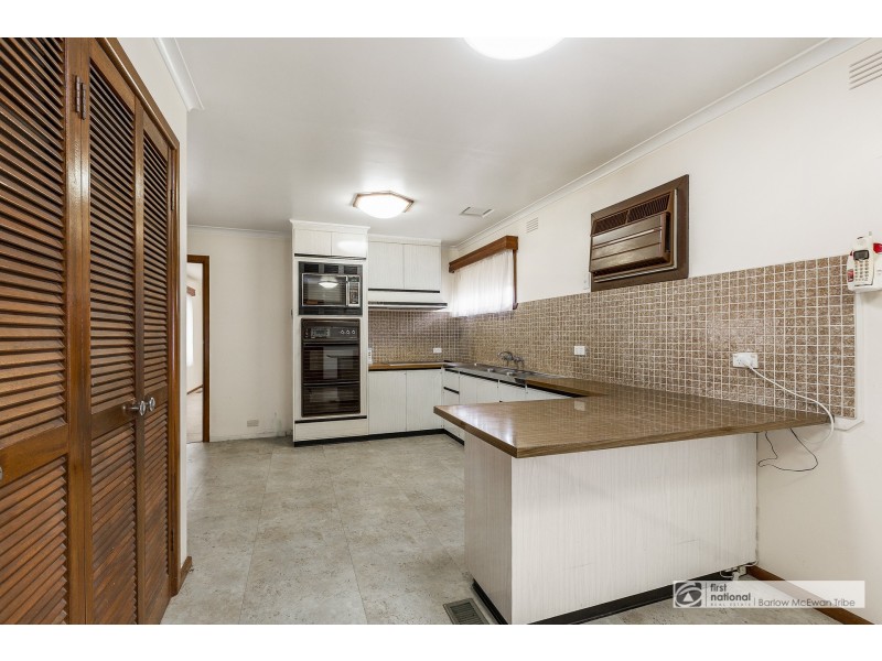 24 Dove Avenue, Altona VIC 3018