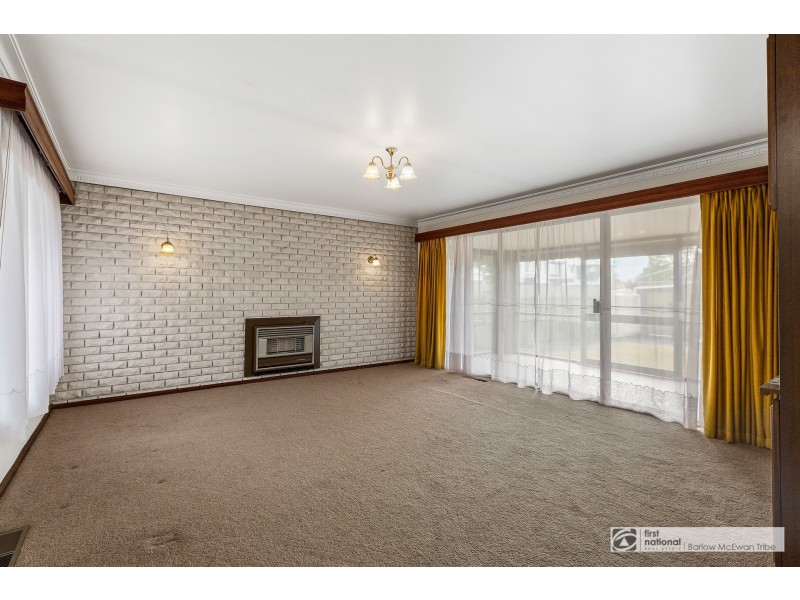 24 Dove Avenue, Altona VIC 3018