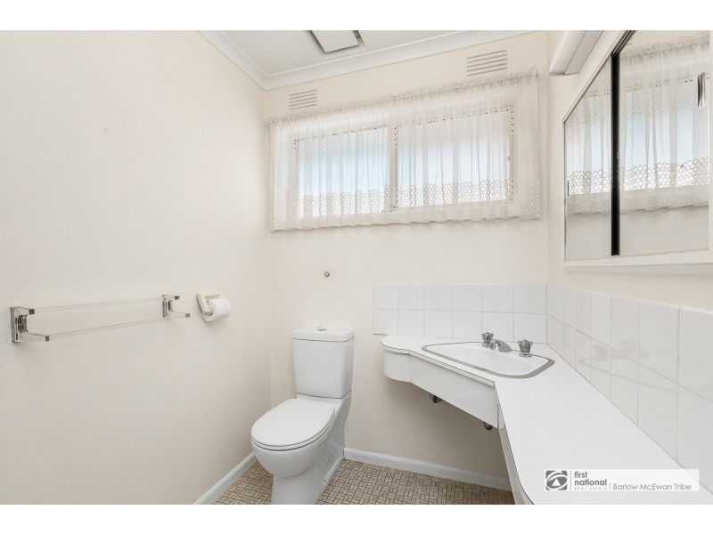 24 Dove Avenue, Altona VIC 3018